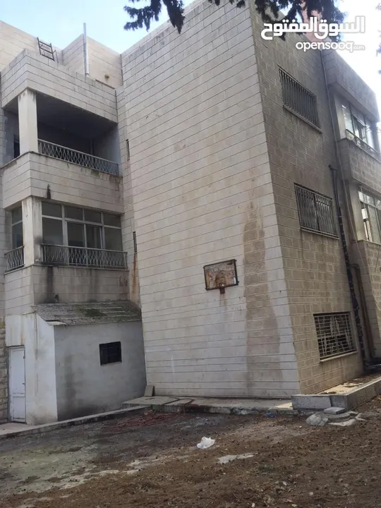 عمارة للبيع في منطقة حيوية في الشميساني، تصلح لعدة مشاريع استثمارية