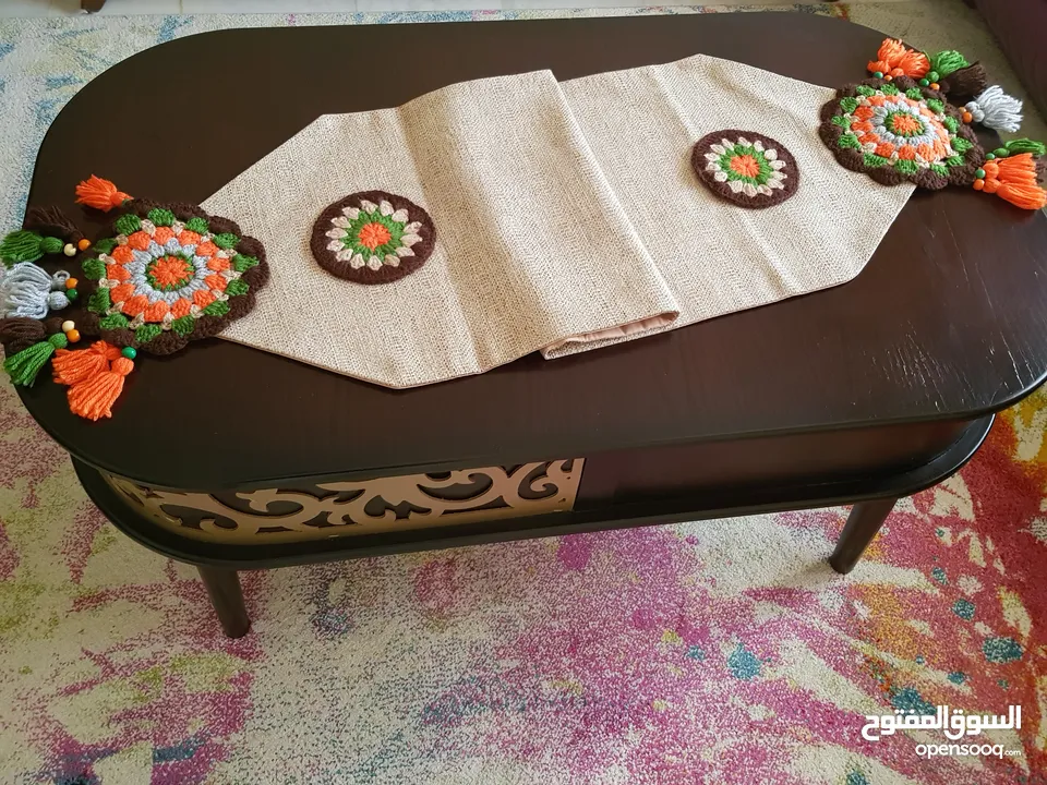 كوشنز كنب ووجه مخدات ومفارش للطاولات