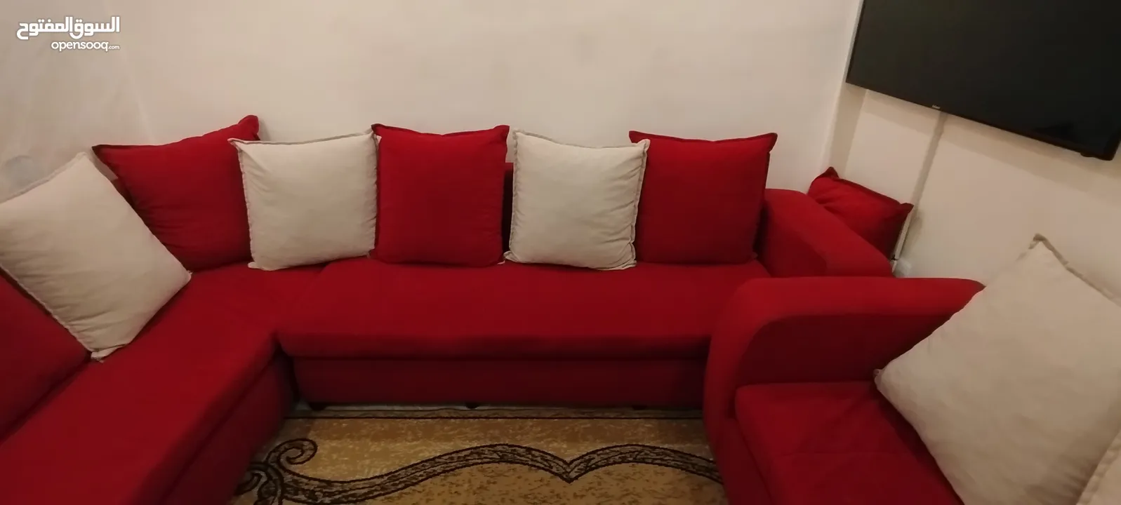طقم كورنر 9  مقاعد بحالة جيدة جدا لون خمري وبيج