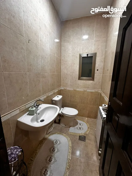 شقه للبيع على نفس دوار نيلسون مانديلا بسعر مغري