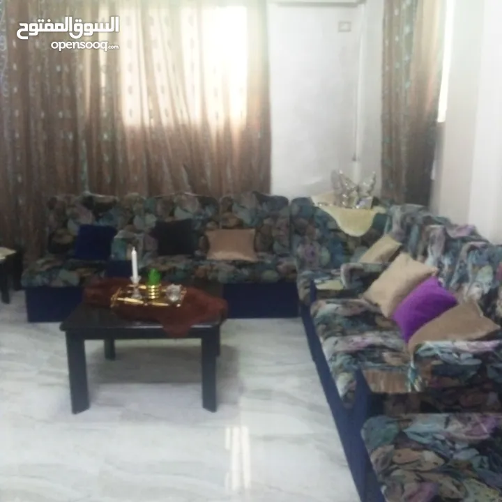 غرفة ضيوف  شبه جديدة للبيع