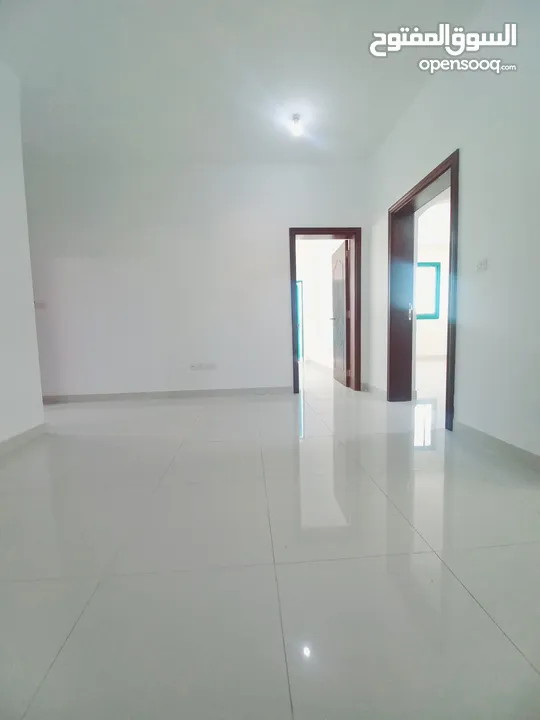شقه 3غرف مع روف خاص للإيجار في مدينة خليفه أ بموقع متميز قريب من الخدمات