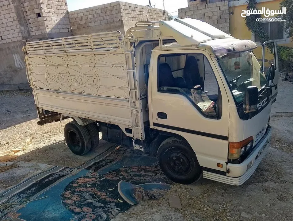 اسوزو 1997 للبيع بحالة جيدة تصلح لكافة الاعمال جير جديد السيارة جيدة جدا الفحص مرفق مع الصور