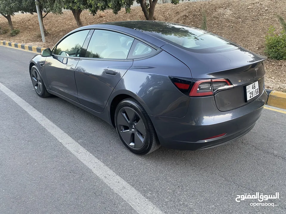Tesla Model 3  موديل 2023 جمرك جديد  فحص أوتوسكور B+ بدفعة لا تقل عن 10 الاف دينار