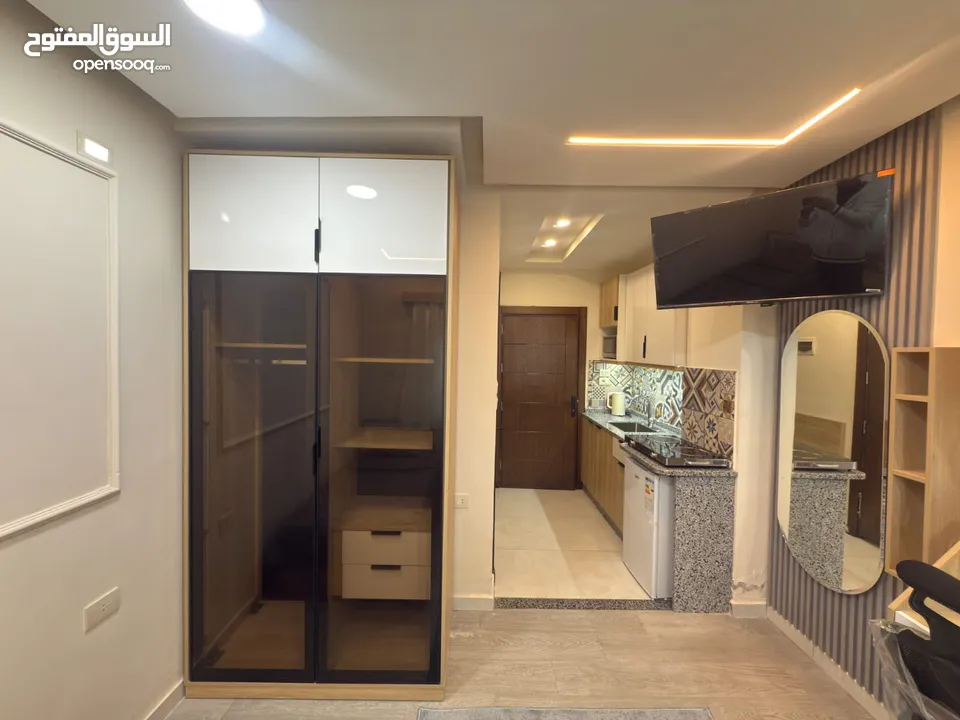 استديو للبيع مقابل جامعة اليرموك مميز تشطيب فاخر ايجاره السنوي 2000 دينار قابل للزيادة تشطيب جديد