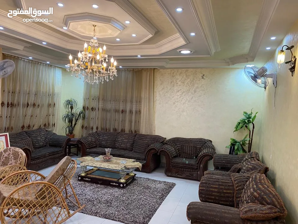 منزل بيت للبيع او للاستثمار مع إمكانية البناء على السطح