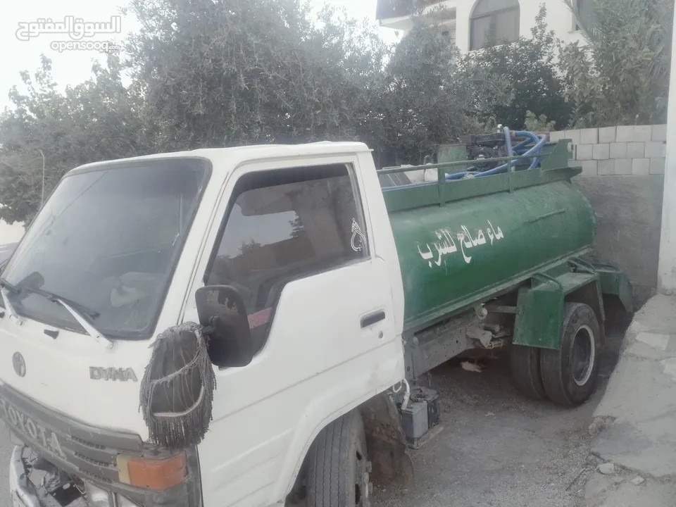 تنك ماء صالح للشرب