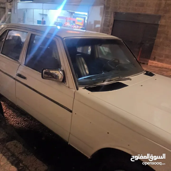 سيارة مرسيدس 200 للبيع بحالة جيدة