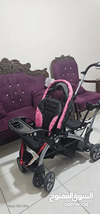 عربة أطفال مزدوجة مع هدية مفاجأة " بحالة ممتازة  وارد اميركا مناسبة لطفلين (طفل رضيع في المقدمة +طفل