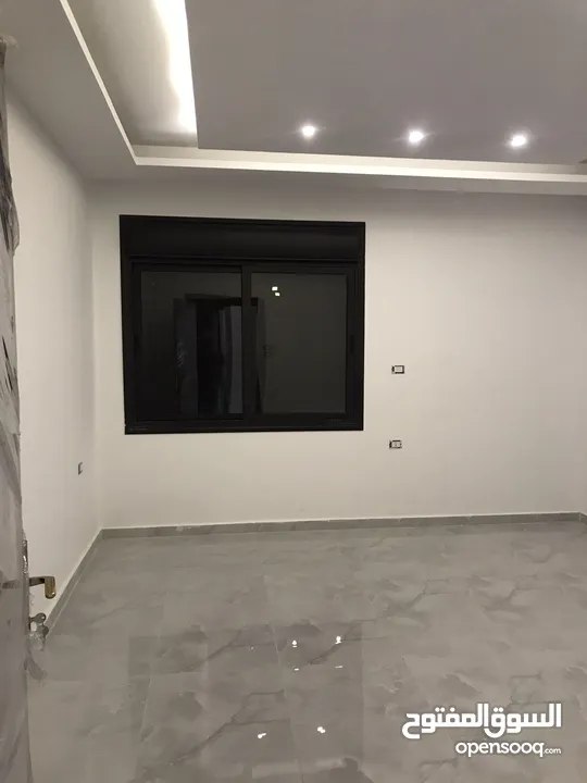 شقه ارضيه طابقيه مميزه للبيع او البدل