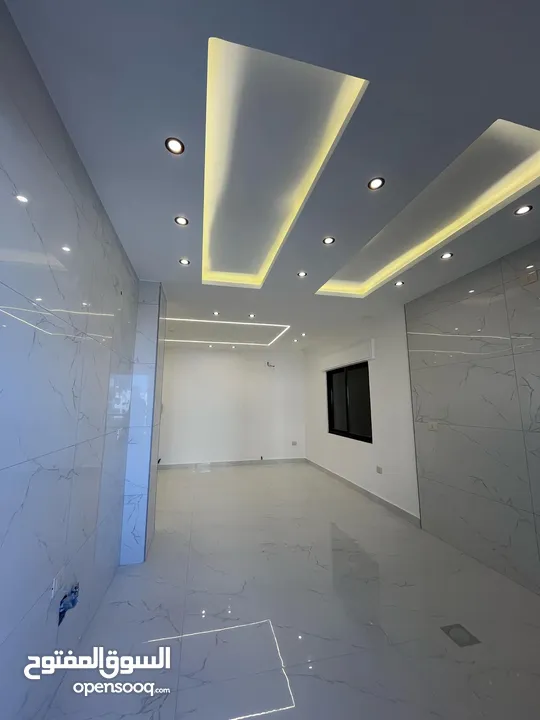 طابق اول تشطيب فخم خلف جامعة البتراء