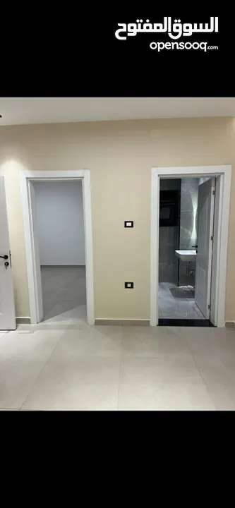 شقة راقية جديد ماشاء الله حجم كبيرة للبيع بالاثاث كامل في مدينة طرابلس منطقة السراج طريق كوبري الثلا