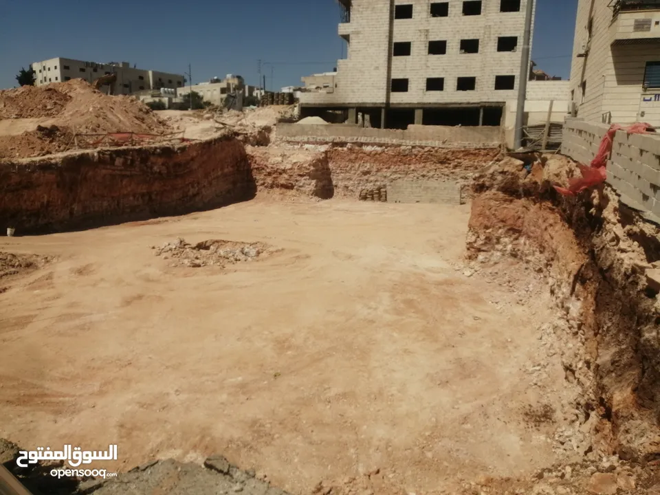 مقاولات و صيانة عامة  بناء من الأساس .تشطيبات .كهرباء.ديكورات.دهان . بلاط. تمديدات صحية .