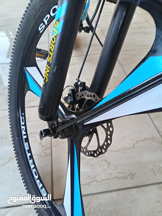 دراجة هوائية من نوع SPORTS INC من طراز SHIMANO جنط 26 باللون الأزرق اقرأ الوصف بدقة قابل للتفاوض