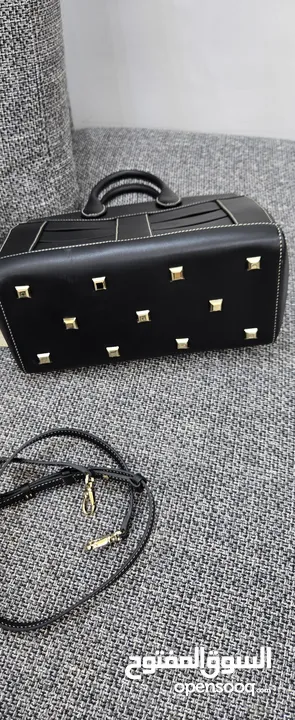شنطة جلد طبيعي ( salvatore ferragamo calfskin thestudiocagebagsella) صناعة ايطالية