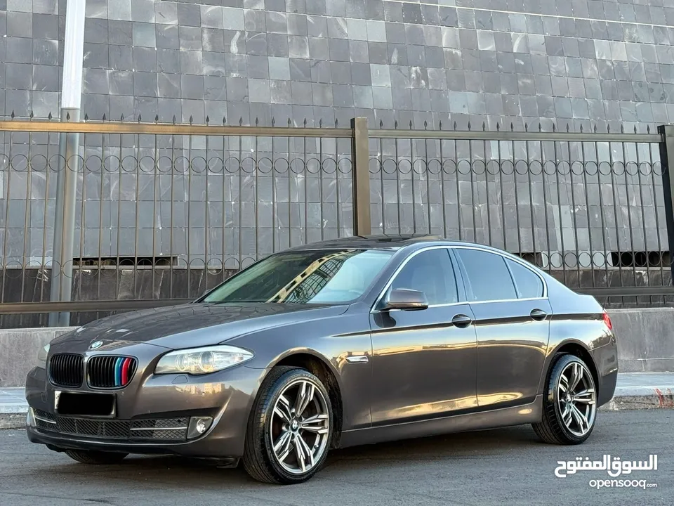 ‏‎سيارة BMW520i F10 لون نحاسي ميتالك فل الفل 2013 وارد الشركه تب نظافه