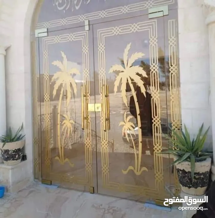 معلم زجاج ومرايا وسيكوريت ودبل وتركيب وتفصيل جميع انواع الزجاج وللمرايا وتركيب جميع زجاج الطاولات