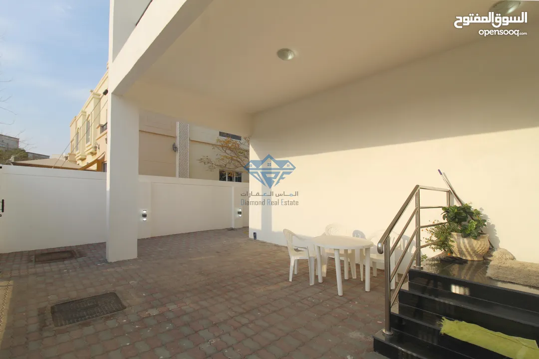 #REF914 Fully Furnished 4BR+Maidroom Villa for Sale Mawaleh North
