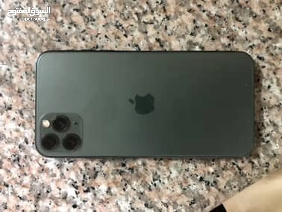 آيفون 11pro max التلفون نضيف جدا بس مغير بطاريه و الشاشه فيها شعر