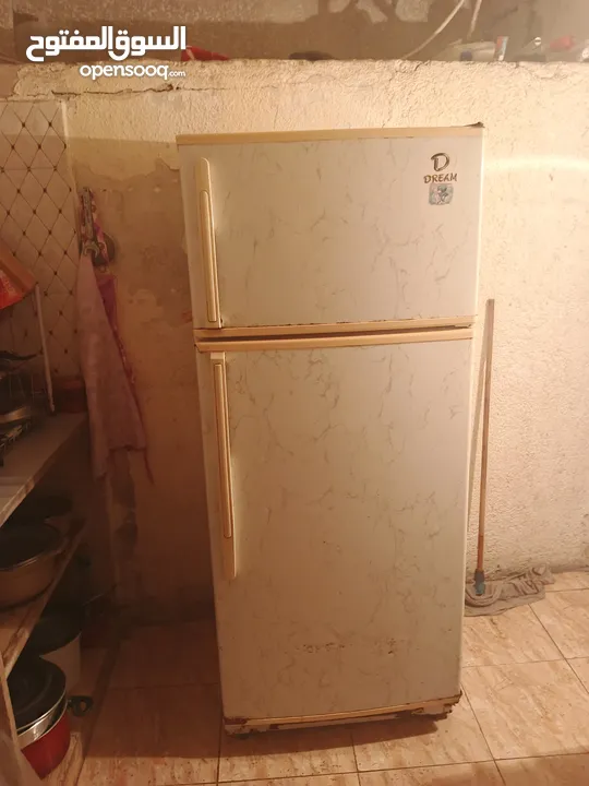 ثلاجه الحجم كبيره للبيع  نظيف جدا للبيع على الفحص اسعر 40