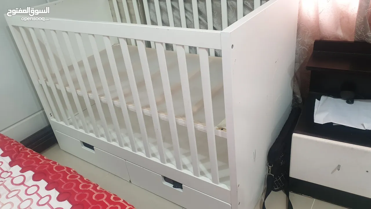 سرير أطفال قابل للتعديل طبقتين ( ايكيا )
