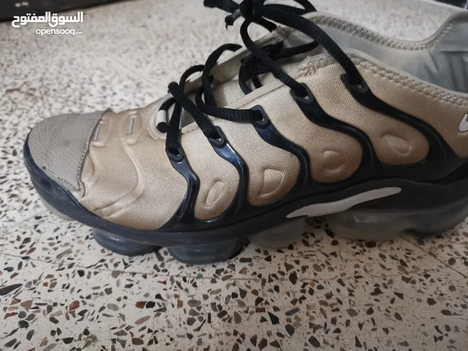 حذاء نايك اصلي مستعمل اقل من اسبوعين   فقط للي بفهم بابالحذاء