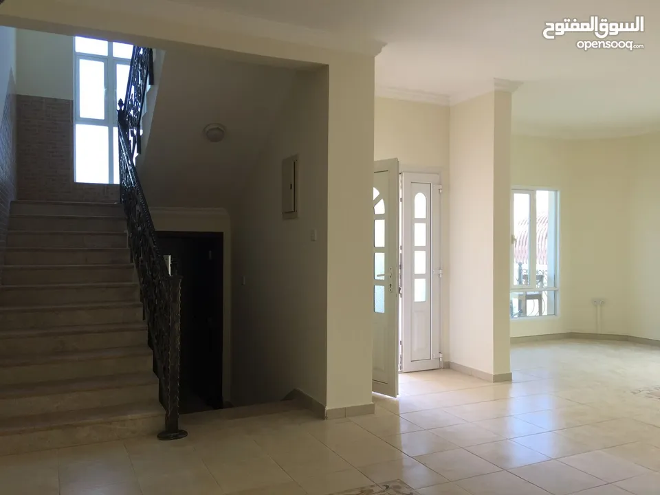 فيلا للبيع في العذيبة قرب سلطان -  villa for sale near sultan centar