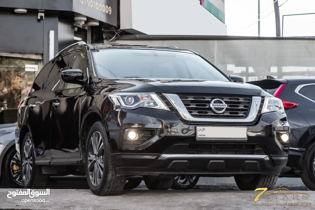 Nissan Pathfinder SV 2018  السيارة وارد الشركة و قطعت مسافة  80,000  كم فقط