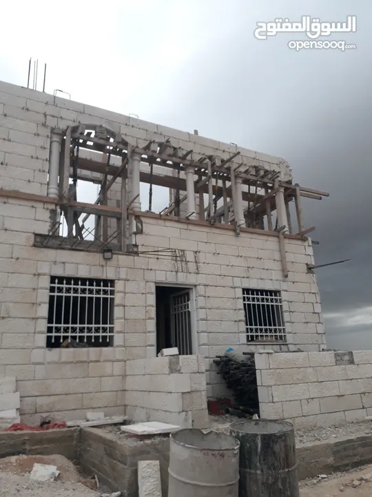 بيت طابقين للبيع