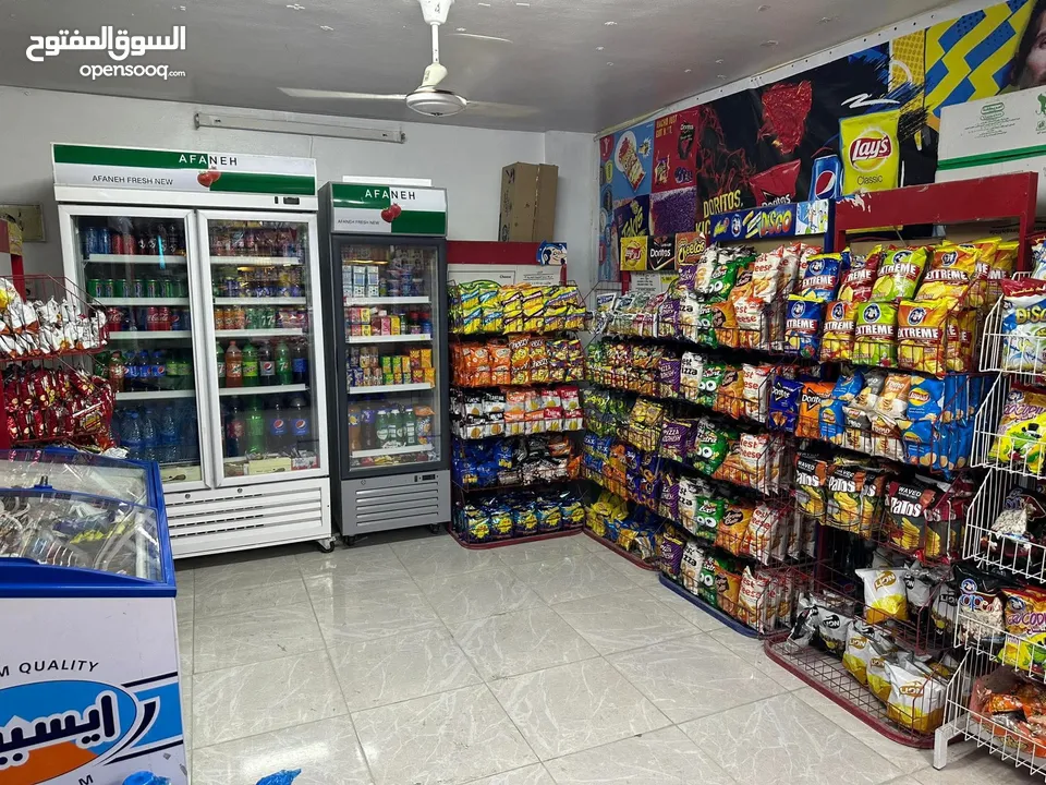 سوبرماركت بسعر مغري للبيع