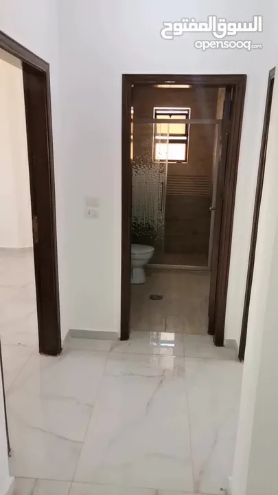 شقة للإيجار تشطيب جديد مقابل بوابة القريه الحضريه الخلفي بتجاه طلوع السيفوي مطلوب موظف دخل ثابت