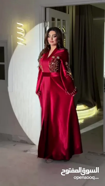 عباية ملكية مخمل أحمر  واسود
