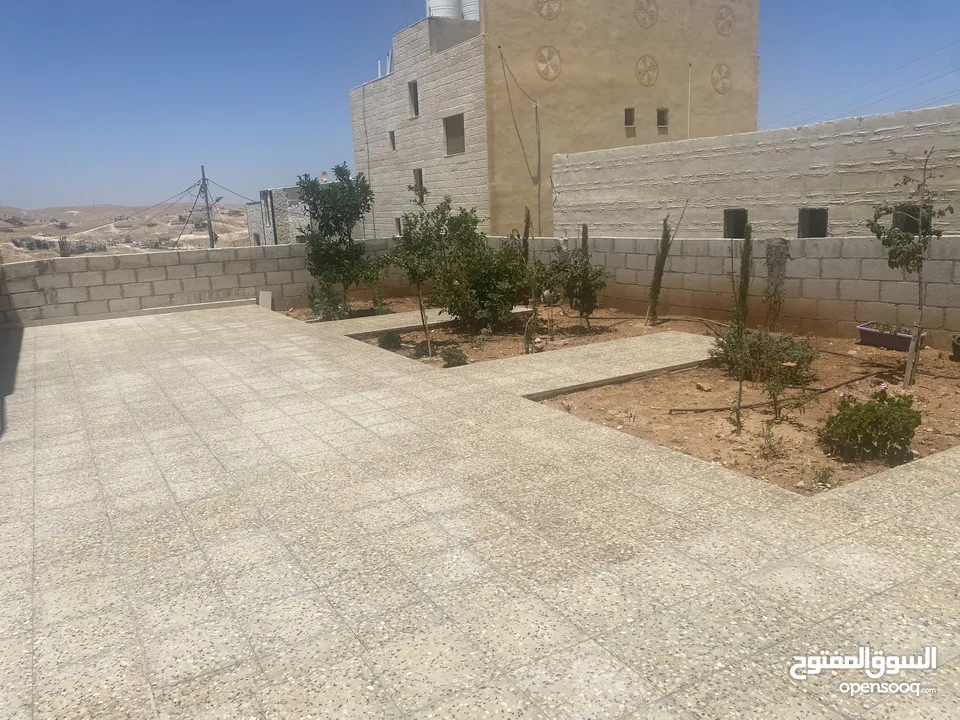 بيت مستقل للبيع منطقة هادئة ومريحة للسكن