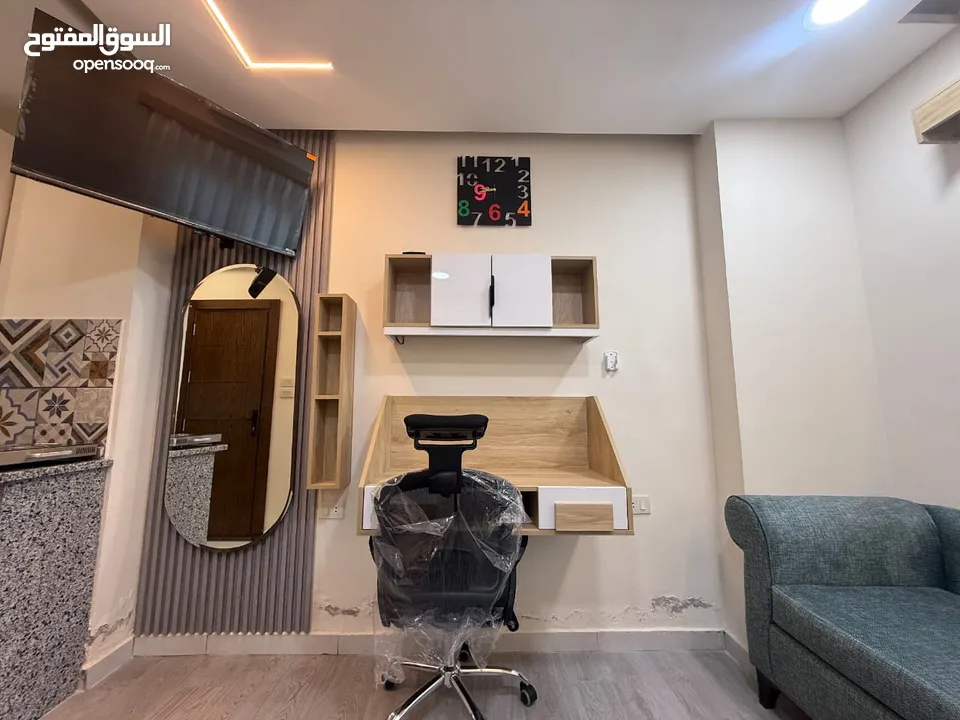 26 استديو للبيع عند الجامعة الاردنية تشطيب جديد حمام و مطبخ لكل استديو عائد استثماري مميز جدا و مميز