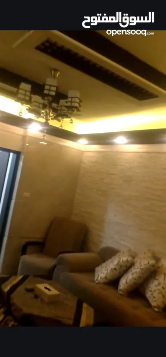 شقة و استديو وسط مدينة رام الله قريب من جميع الخدمات طابو واحد موقفين للسيارات مع مخزن