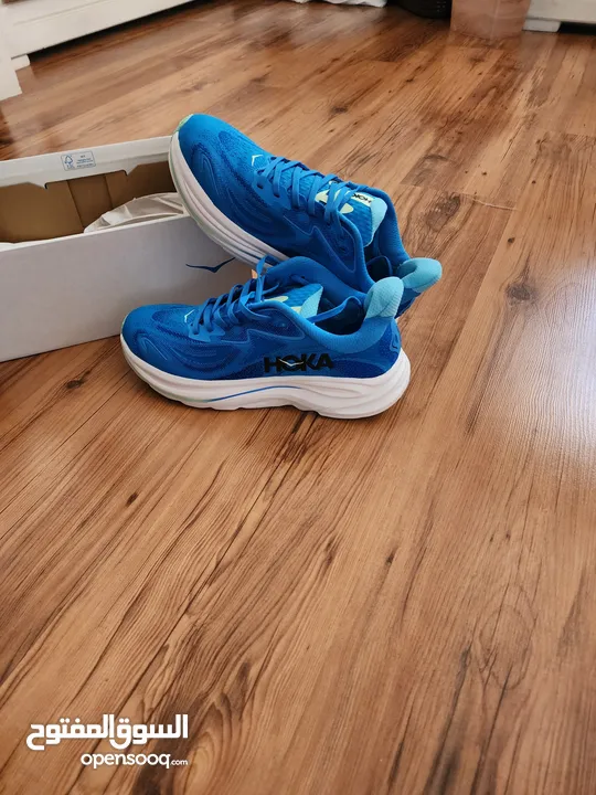افضل بوت رياضة اصلي هوكا جديد بالكرتونة كليفتون 10 best sport shoe hoka clifton 10 new in cartoon