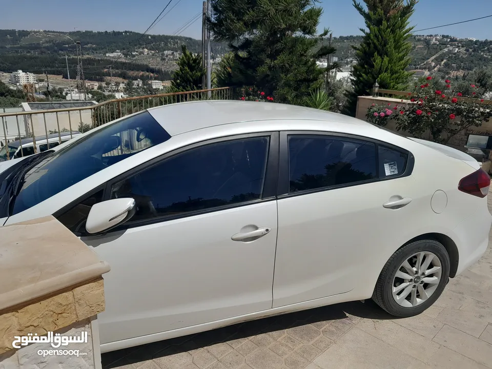 كيا 3 2017 فل كامل باستثا الفتحه من المالك مباشر مالك اول من الحره