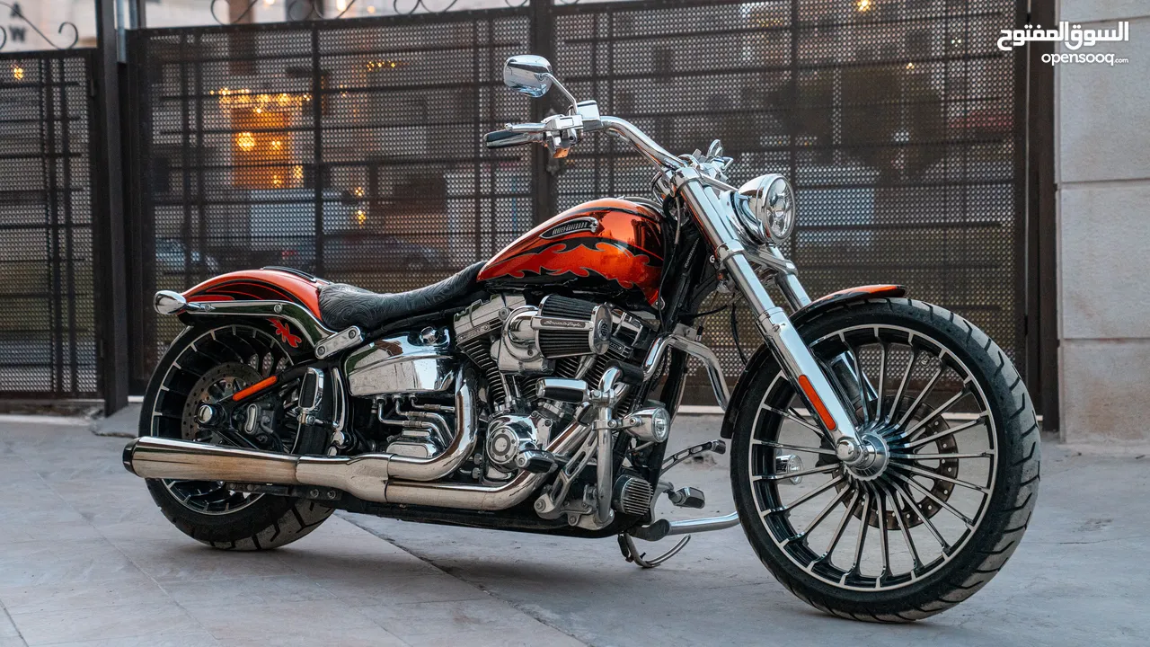 HARLEY DAVIDSON BREAKOUT CVO