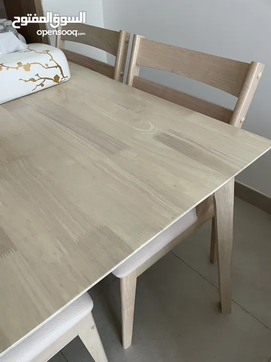 Set of dining table with 4 chairs