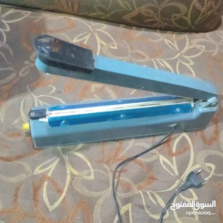 مكبس النايلون الأصلي لحفظ الاطعمه وبقاىها طازجه مستخدمه فتره بسيطه