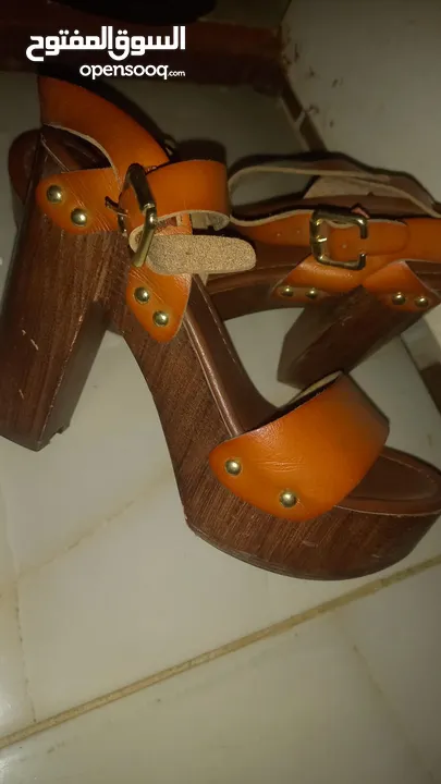 شروة مجموعة ملابس شبه جديده  ملابس نظيفة جدا يوجد فساتين سهره ملابس بيتيه بيجامات عبايات اطقم احذيه
