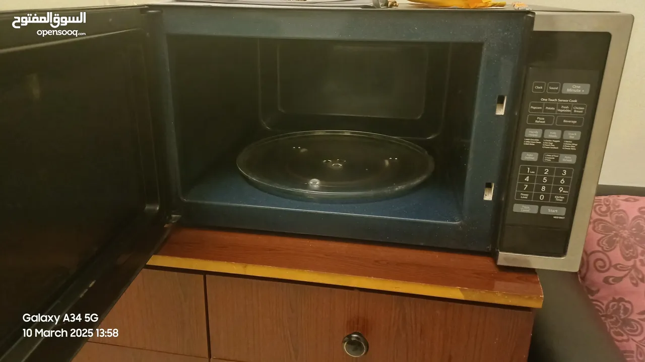 Samsung Microwave 30+ lts for sale at 35 BD