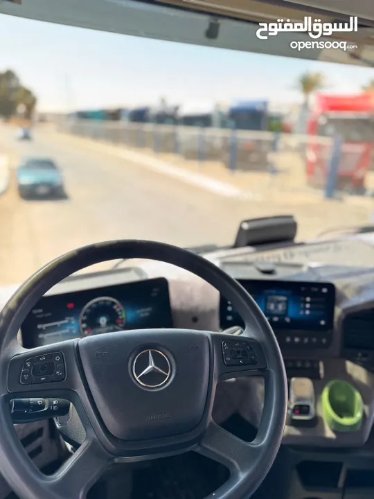 سيارة شحن مرسيدس  2020 mb5 قياس 2545 مع ونش طوب نوع palfinggr مع صندوق جناب المنيوم