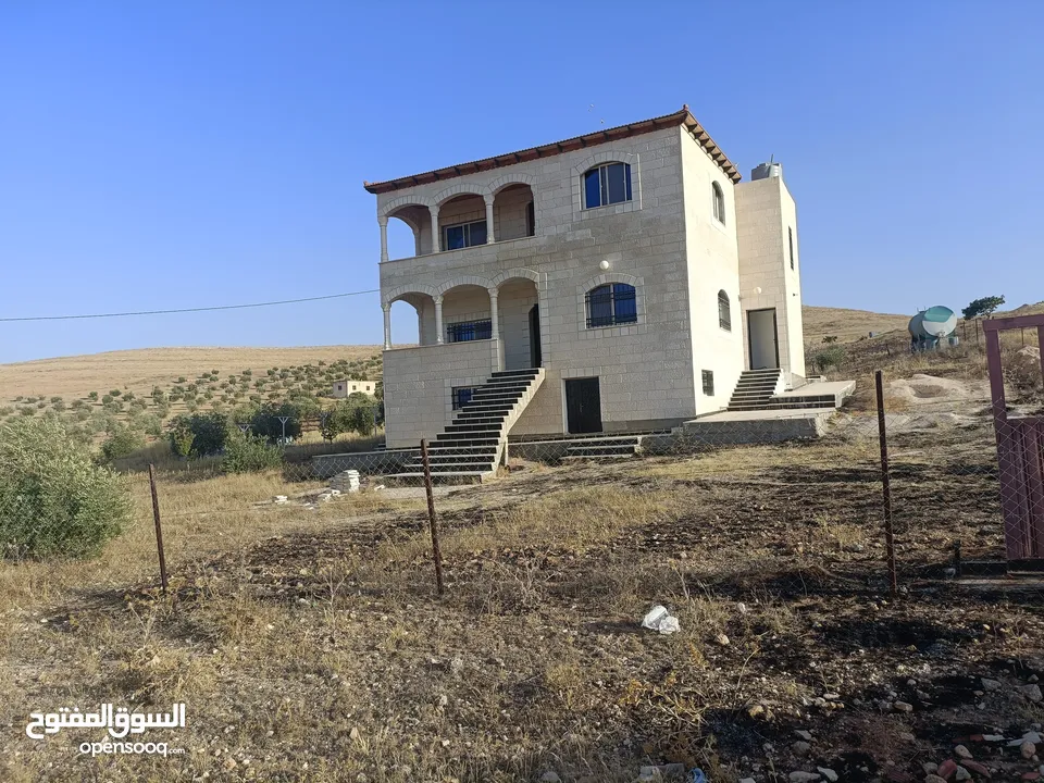 مزرعة وبيت