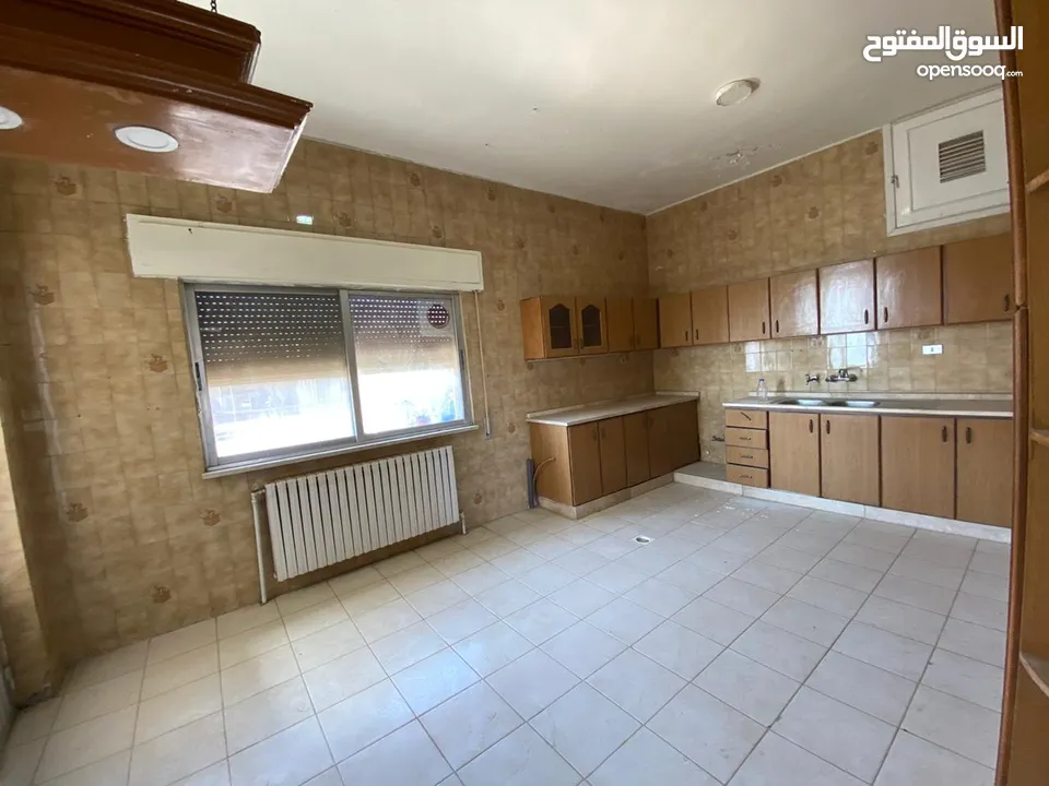 شقة غير مفروشة للإيجار 300م2 ( Property 12314 ) سنوي فقط