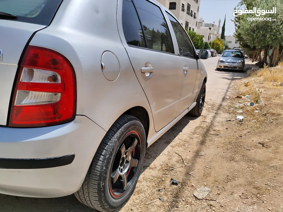سكودا فابيا للبيع موديل 2004 اوتوماتيك بحالة الوكالة