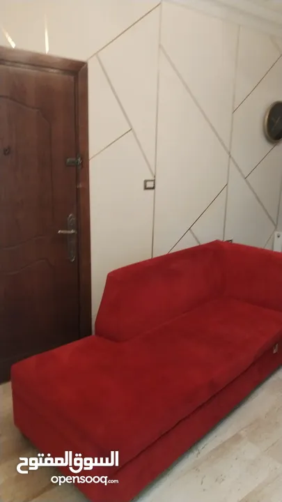 كنب كورنر لون خمري بحالة جيدة جدا
