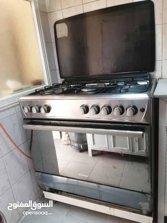 Cooking range with griller and chimney hood