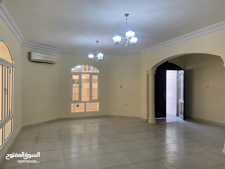 #REF889 4BR villa for rent in mawaleh