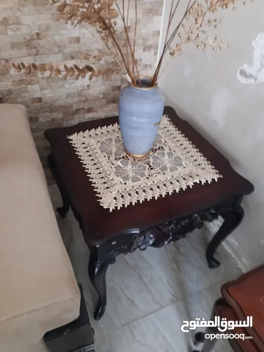 غرفة جلوس وغرفة ضيوف بحالة ممتازه
